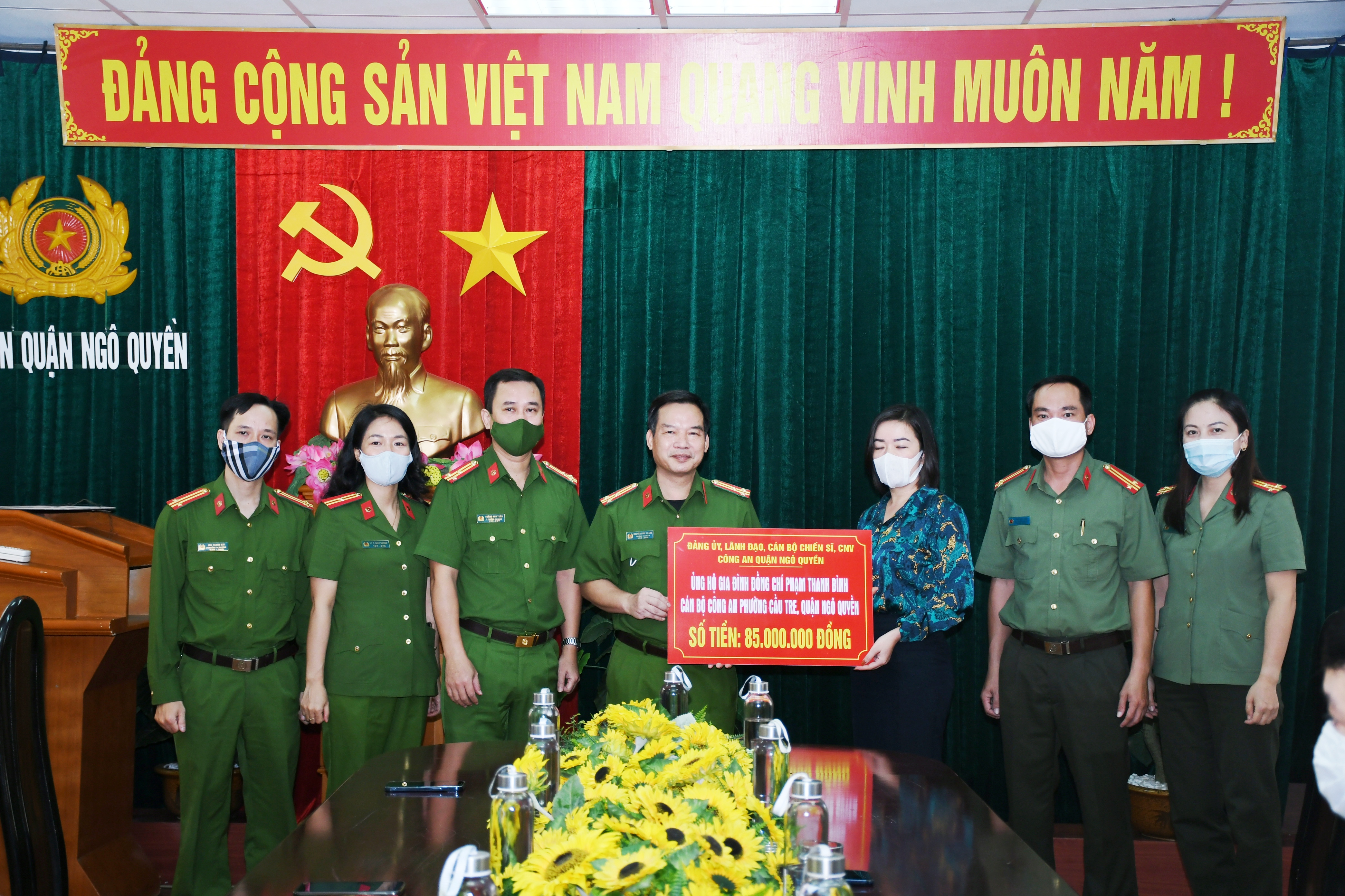 Khối Công an quận nhận 55 thư khen của nhân dân